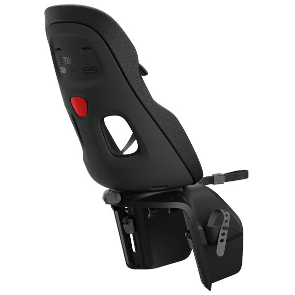 Fietsstoel achter Thule Yepp Nexxt 2 Maxi op drager, comfortabel en veilig voor kinderen, zwart kleur, bevestiging zichtbaar