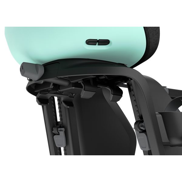 Fietsstoeltje Thule Yepp Nexxt 2 Maxi achterdragerbevestiging op fiets, geschikt voor comfortabel kindervervoer achterop.