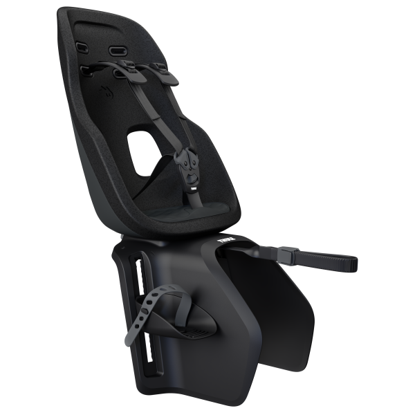 Thule Yepp Nexxt 2 Maxi fietsachterzitje voor kinderen, lichtgewicht en veilig bevestigd op de drager, zichtbaar op de afbeelding.