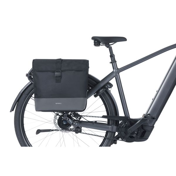 Basil Mara Evo enkel fietstas 20-24 liter met MIK-haken, waterbestendig en geschikt voor bagagedragers.