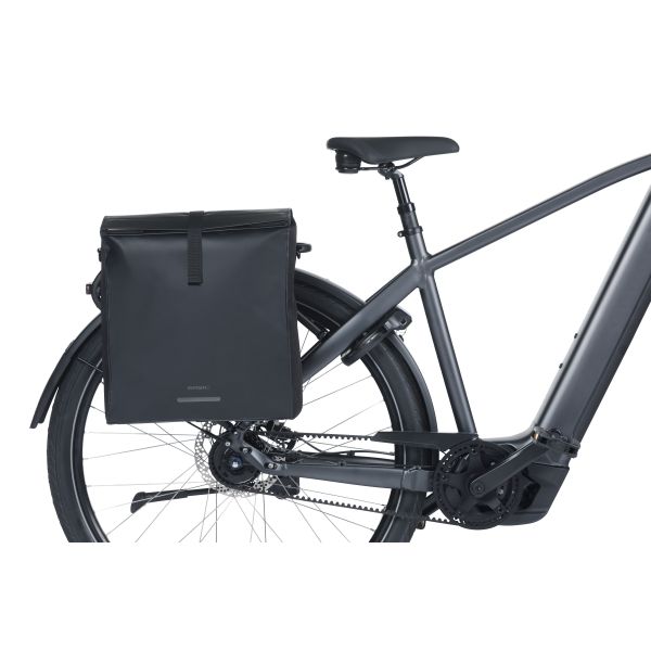 Basil Urban Load Pro 19-24 liter fietstas met MIK-haken, enkel model, zwart met reflecterende details voor stadsfietsen