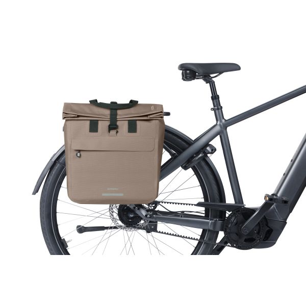 Basil Urban Dry Neo fietstas enkel met MIK haken, 23-26 liter, waterdicht en geschikt voor stadsfietsen.