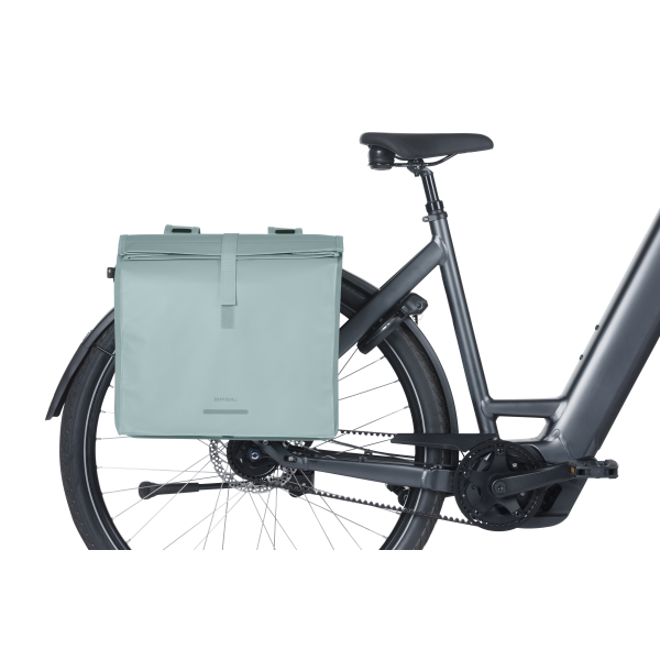 Basil Urban Load Pro dubbele fietstas met 50-64 liter capaciteit, waterdicht en geschikt voor stadsfietsen.