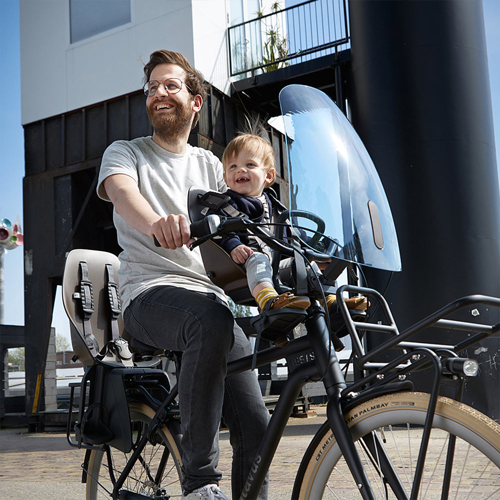 Urban Iki Ta-ke fietsstoeltje voor kinderfiets met comfortabele zitting en veiligheidsriemen, geschikt voor jonge kinderen.