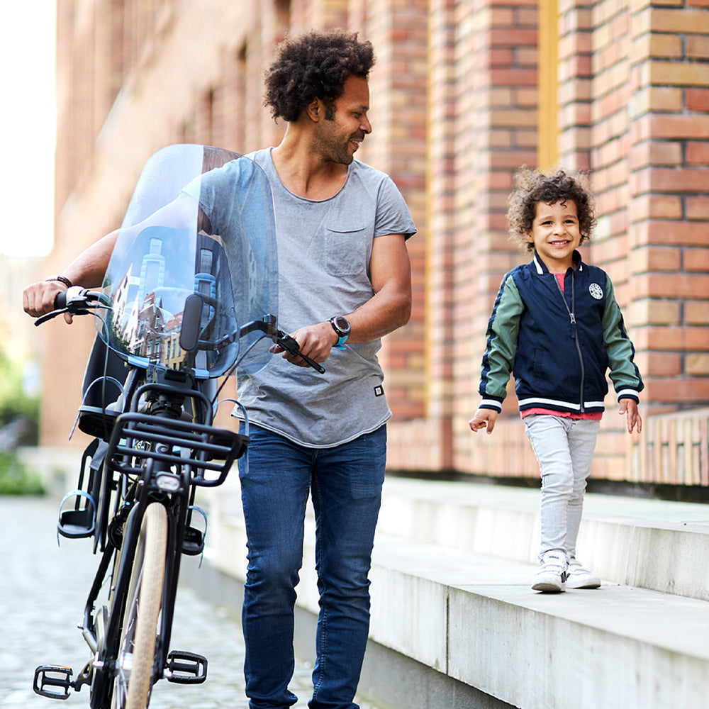 Urban Iki windscherm voor kinderwagen, helder transparant en beschermend tegen wind, bevestigd aan de wagen.