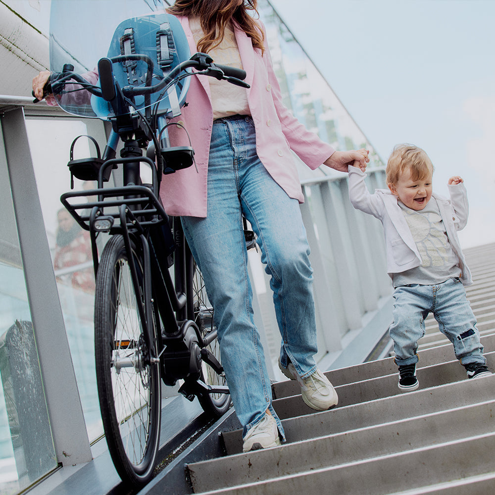 Urban Iki Ta-ke fietsstoeltje voor kinderfiets met verstelbare zitting en veiligheidsgordel, geschikt voor jonge kinderen.
