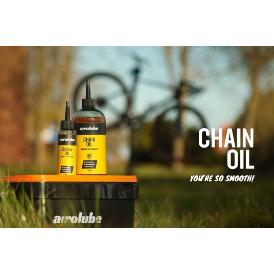 Airolube Chainoil kettingolie biologisch afbreekbaar smeermiddel voor fietsen en motoren, zichtbaar op de afbeelding