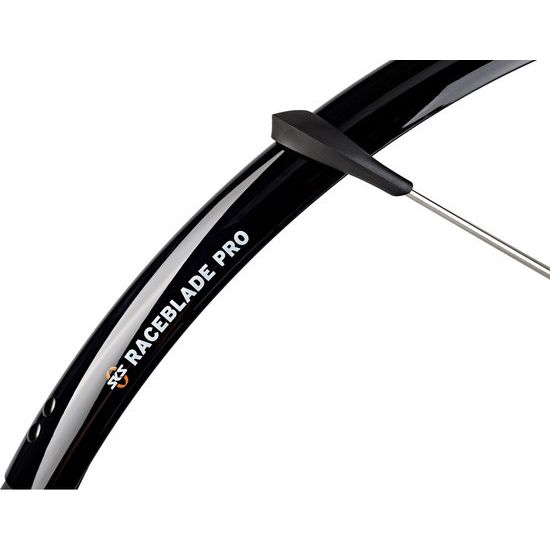 Zwarte SKS Raceblade Pro spatbordenset voor 28-inch fietsen, PVC materiaal, 25 mm breed, beschermt tegen water en vuil