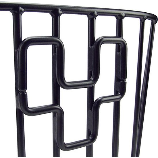 Zwarte KLICKfix Alumino fietsmand van 16 liter, stevige aluminium mand voor fietsaccessoires, zichtbaar in de afbeelding