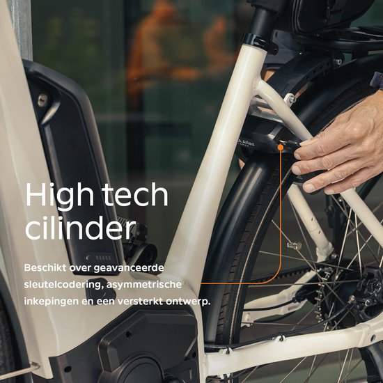 Zwart Axa Ringslot Block XXL op kaart, stevig fietsslot voor extra beveiliging van fietsen of scooters.