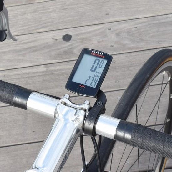 Zwarte Cateye OF100 stuurhouder voor fiets, centraal gemonteerd en stevig bevestigd aan het stuur.