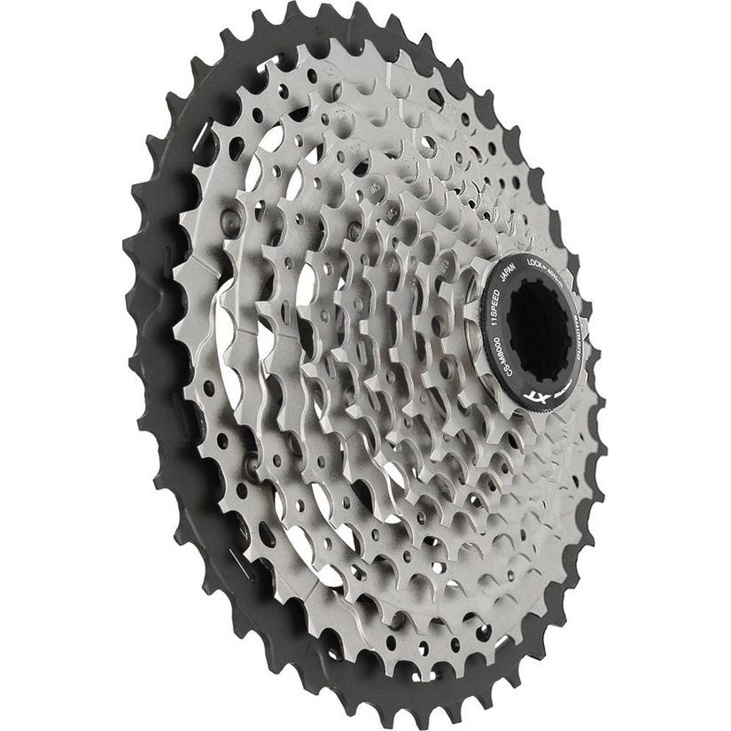 Shimano Deore Xt CS-M8000 11-speed cassette met metalen tanden en zwart ontwerp, geschikt voor mountainbikes en fietstransmissies