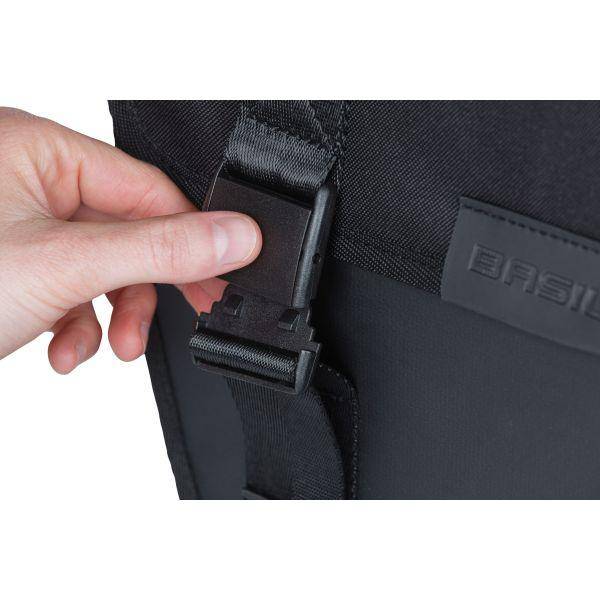 Basil Dubbele Fietstas Tour Waterproof 28 Liter 34 X 14 X 34 Cm - Zwart - Le Coq Wielerartikelen