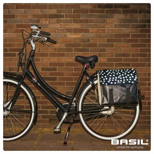 Basil Urban Load dubbele fietstas zwart met reflecterende stippen, geschikt voor 48-53 liter bagage, bevestiging aan fietskader