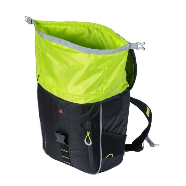 Basil Miles Daypack fietsrugzak met 17 liter capaciteit, 31x17x44 cm, geschikt voor dagelijks gebruik en fietsen.