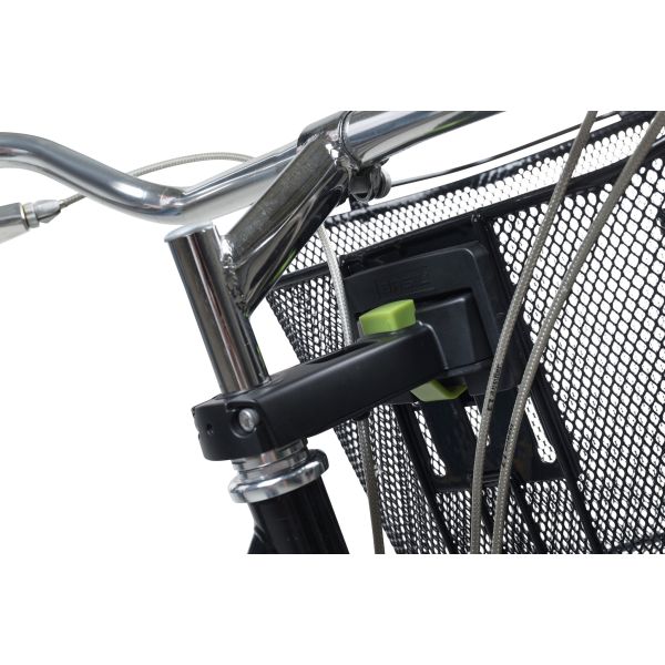 Zwarte Basil Ahead-Stemhouder van aluminium voor stuurpen, geschikt voor fietstas accessoires, zichtbaar op fiets stuur.