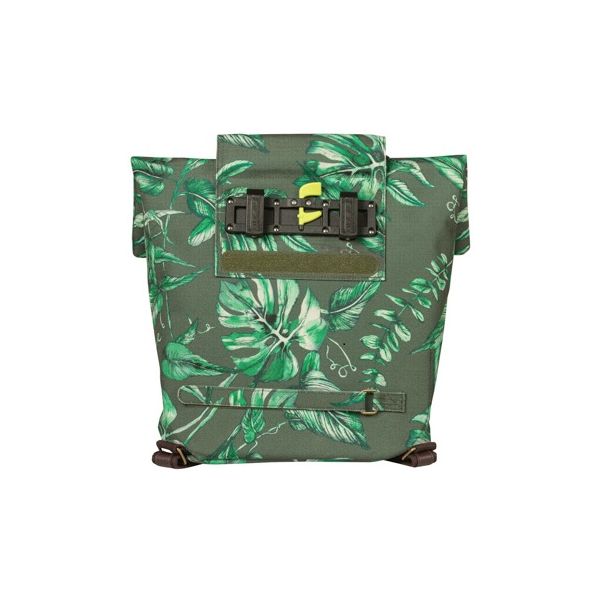 Basil fietsrugzak Ever Green 14-19 liter, groene rugzak met verstelbare schouderbanden en afmetingen 28x16x35 cm, geschikt voor fietsers.