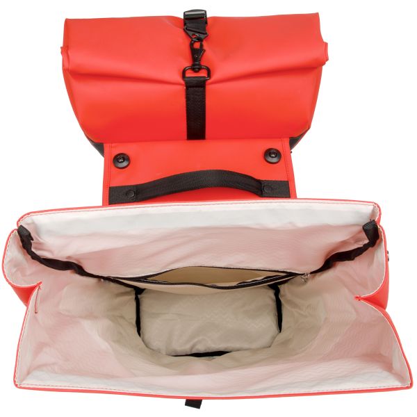 Dubbele fietstas van New Looxs, model Nyborg, MIK 34 liter, zwart met reflecterende details en stevige handgrepen.