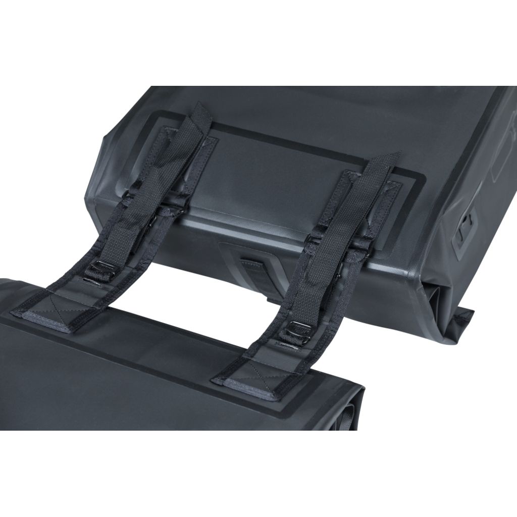 Basil Dubbele Fietstas Urban Dry 50 Liter 36 X 17 X 42 Cm - Le Coq Wielerartikelen