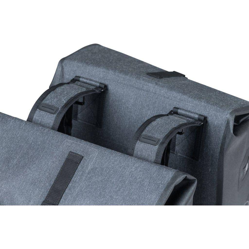 Basil Dubbele Fietstas Urban Dry 50 Liter 36 X 17 X 42 Cm - Le Coq Wielerartikelen