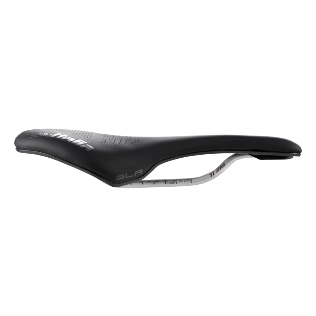 Selle Italia SLR Boost Gravel Superflow racefiets- en MTB-zadel met titanium rails, lichtgewicht en ergonomisch ontwerp.