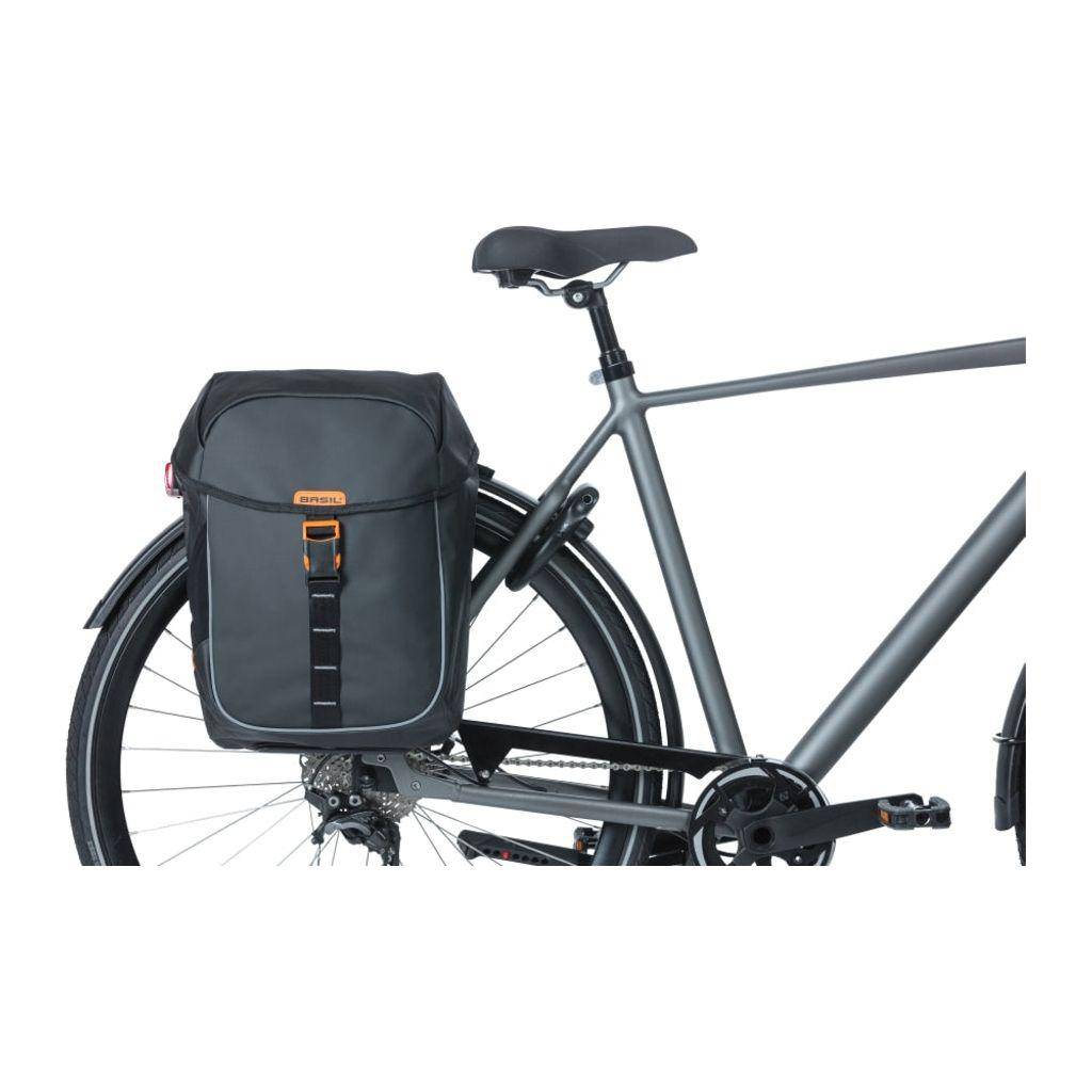 Dubbele Fietstas Basil Miles MIK 34L - Le Coq Wielerartikelen