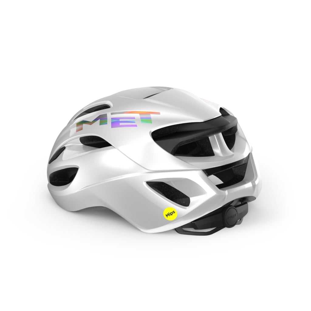 MET Rivale Mips racefiets helm met aerodynamisch ontwerp en ventilatiekanalen, ontworpen voor wielrenners en wielerwedstrijden.