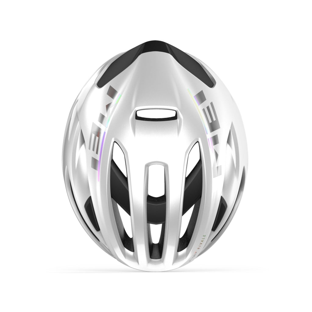 Racefiets helm MET Rivale Mips met aerodynamisch design en veiligheidsvoorzieningen, beige kleur en verstelbare band.