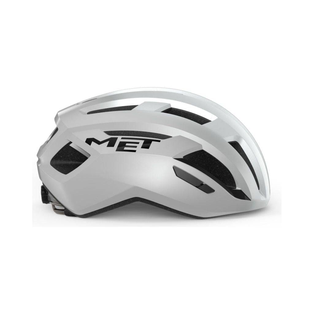 Racefiets helm MET Vinci Mips met aerodynamisch ontwerp en veiligheidskenmerken, geschikt voor racefietsers.