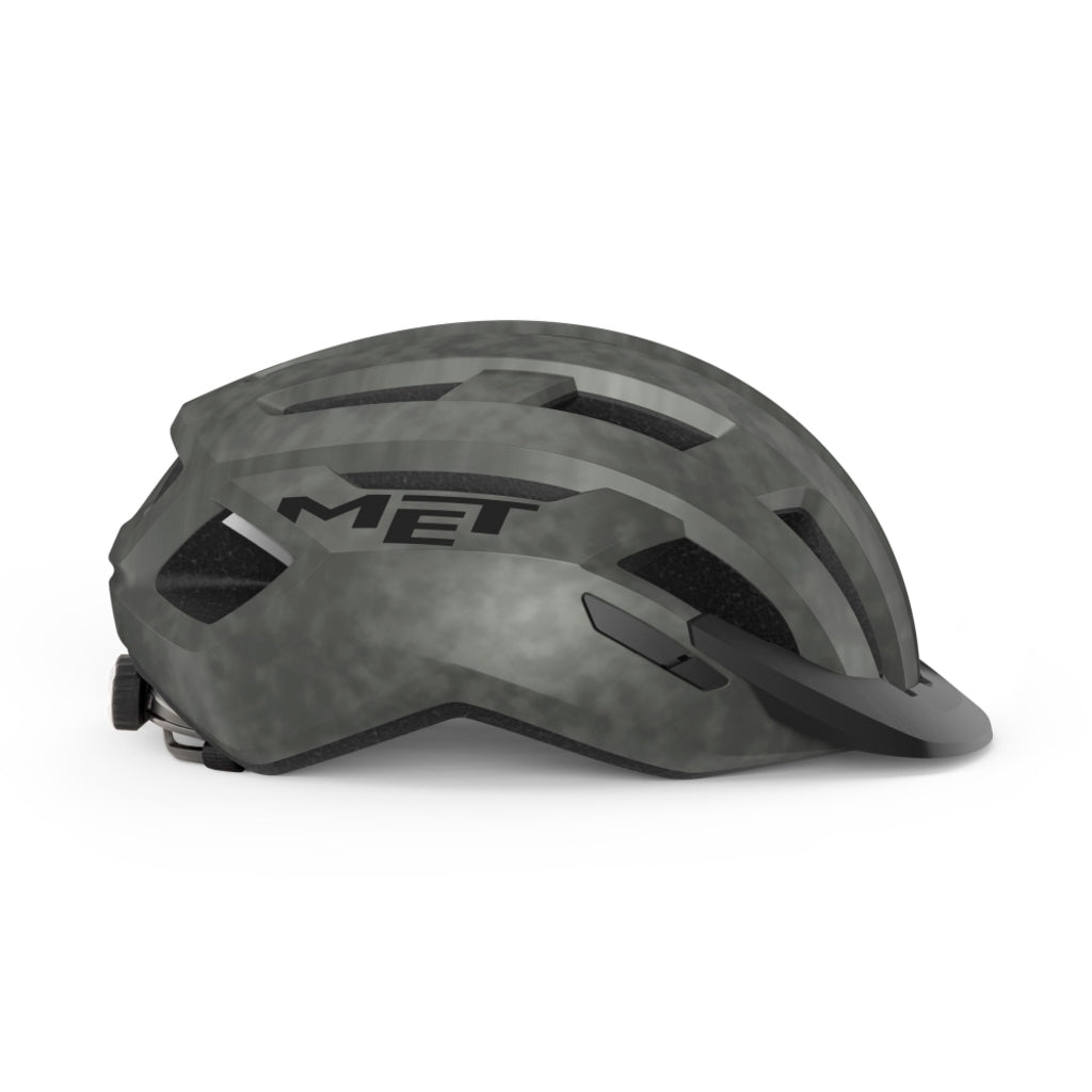 MET MTB fietshelm Allroad Mips met ventilatieopeningen en verstelbare straps, ontworpen voor off-road avontuur.