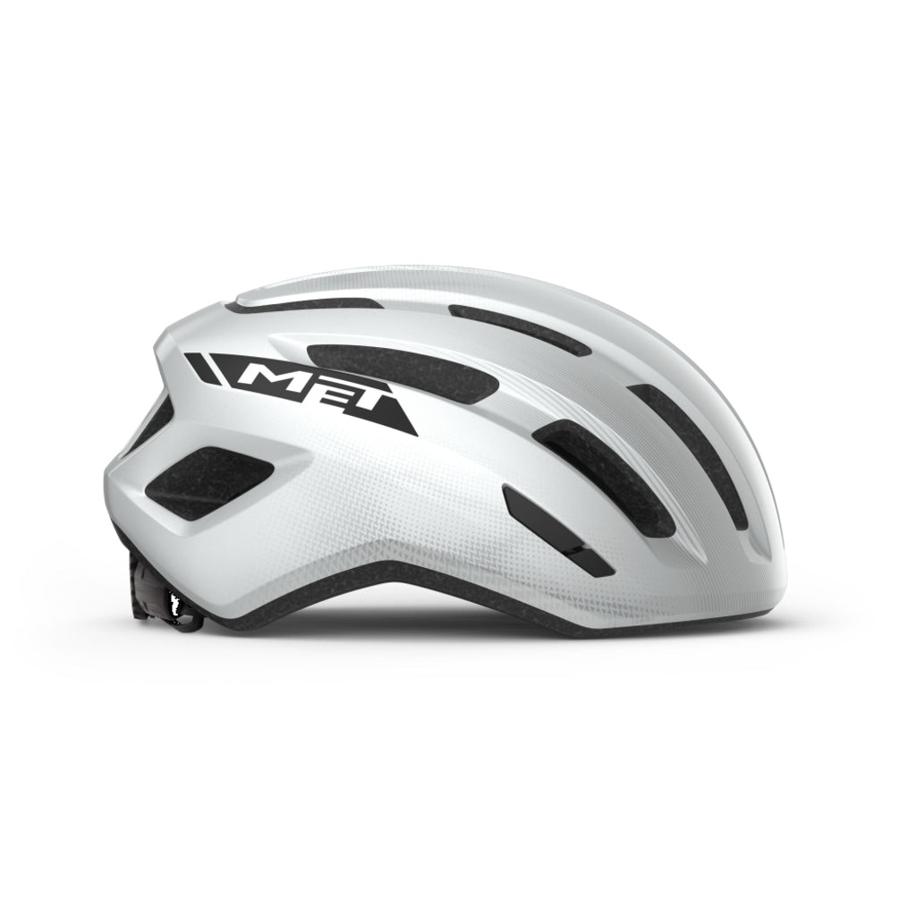 MET racefiets helm Miles met aerodynamisch ontwerp en verstelbare ventilatieopeningen, geschikt voor wielrenners.