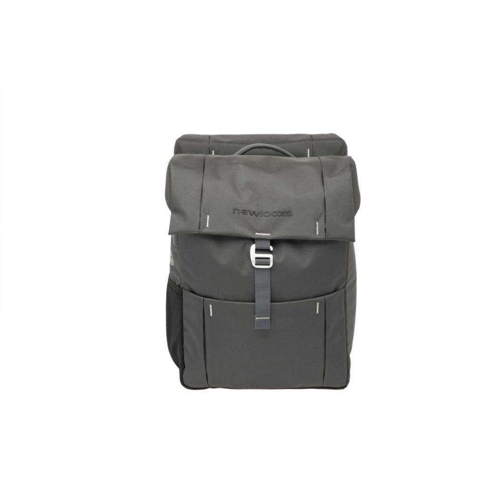 Nieuwe Looxs dubbele fietstas Vigo met Racktime Snap-It adapter, 37 liter, zwart met reflecterende details op een fiets.