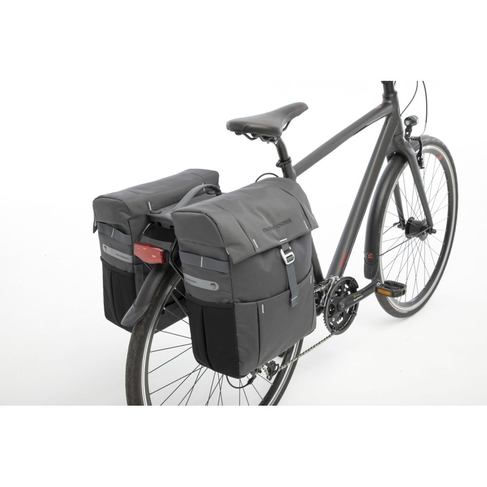 Dubbele fietstas van New Looxs Vigo met Racktime Snap-It adapter, 37 liter, geschikt voor fietsdragers en bagage.