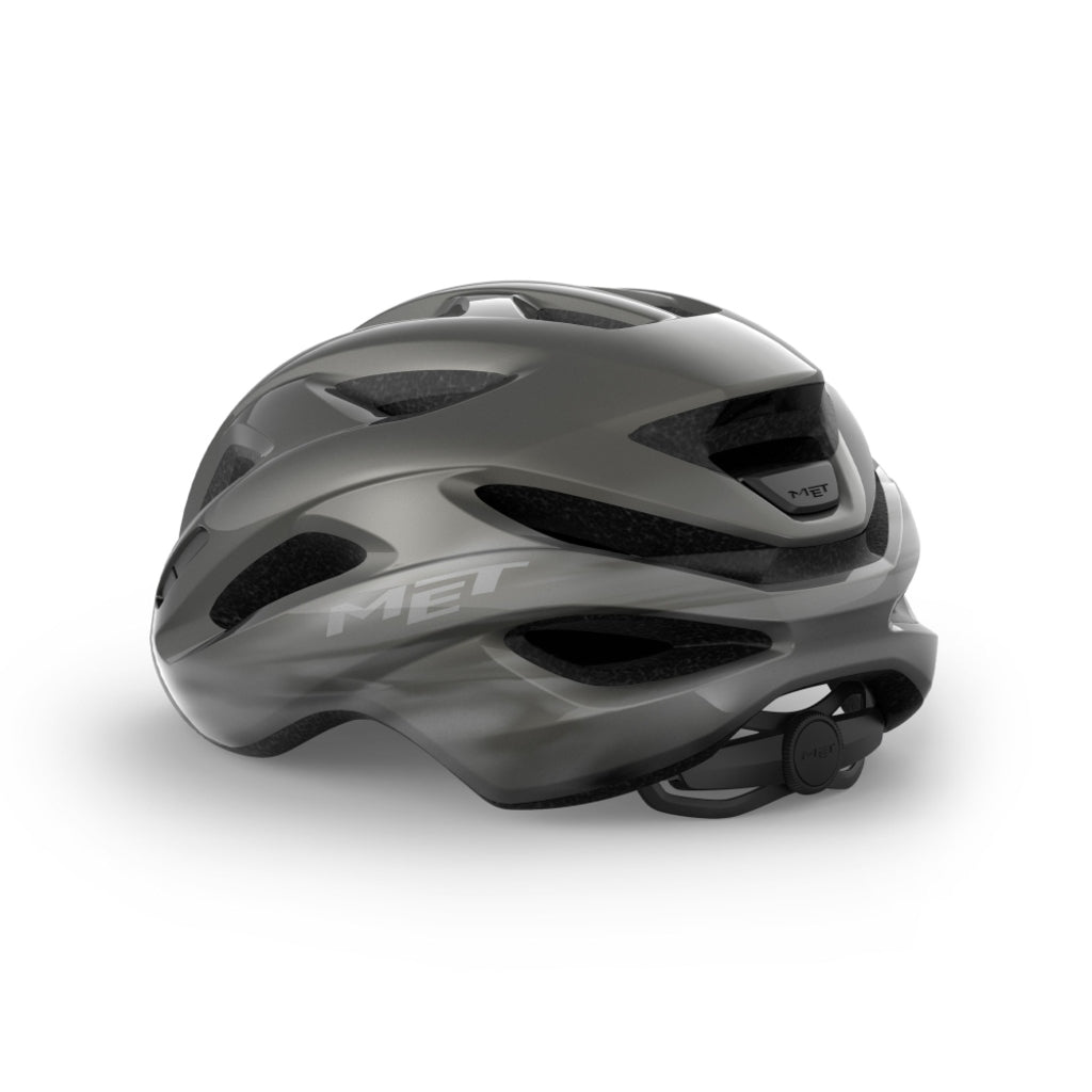 Racefiets helm MET Idolo met aerodynamisch ontwerp en comfortabele pasvorm, geschikt voor wielrenners.