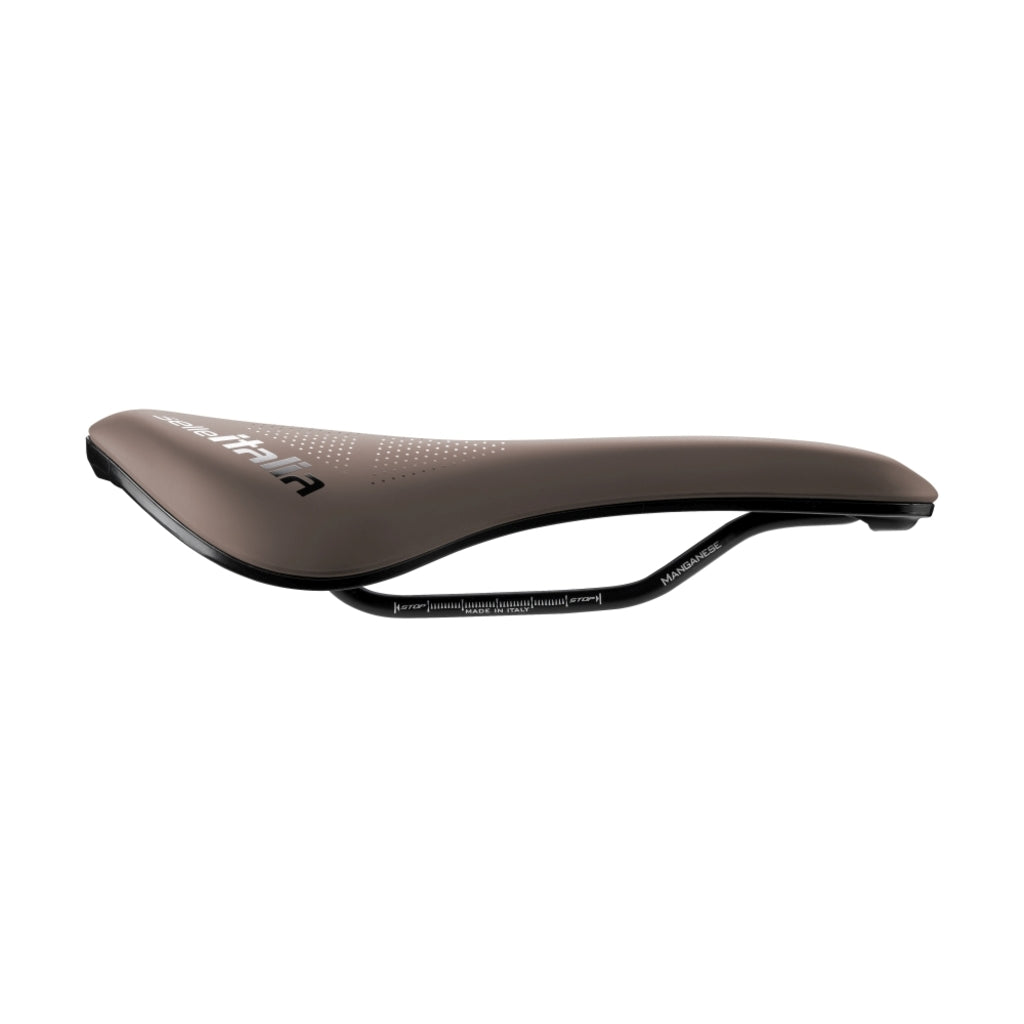 Selle Italia Novus Boost Evo Superflow racefiets- en MTB-zadel met ergonomisch ontwerp en ademend zadeloppervlak.