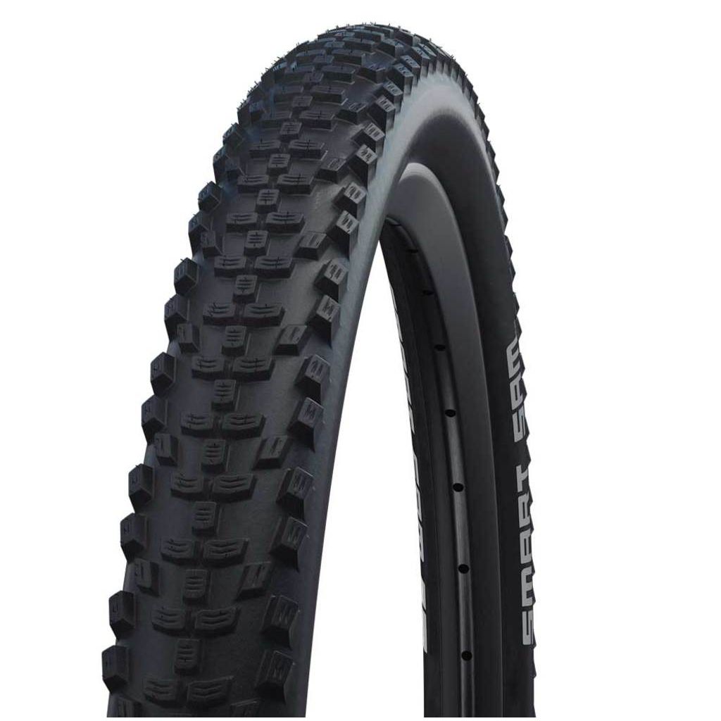 Zwarte Schwalbe Smart Sam Performance MTB-binnenband 29x2.10 inch, geschikt voor mountainbikes, liggend op een witte achtergrond