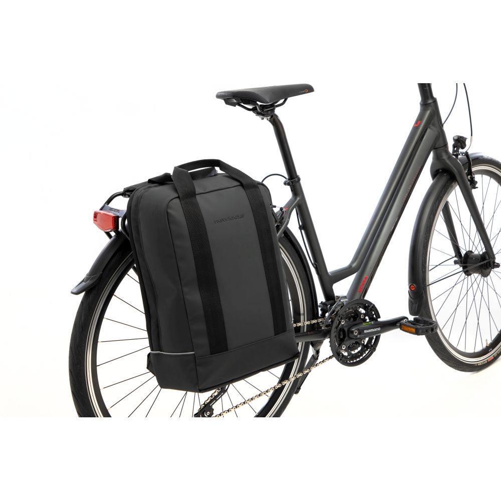 Nieuwe Looxs Nevada fietsrugzak met 20 liter capaciteit en 17 inch laptopvak, zwart met verstelbare schouderriemen