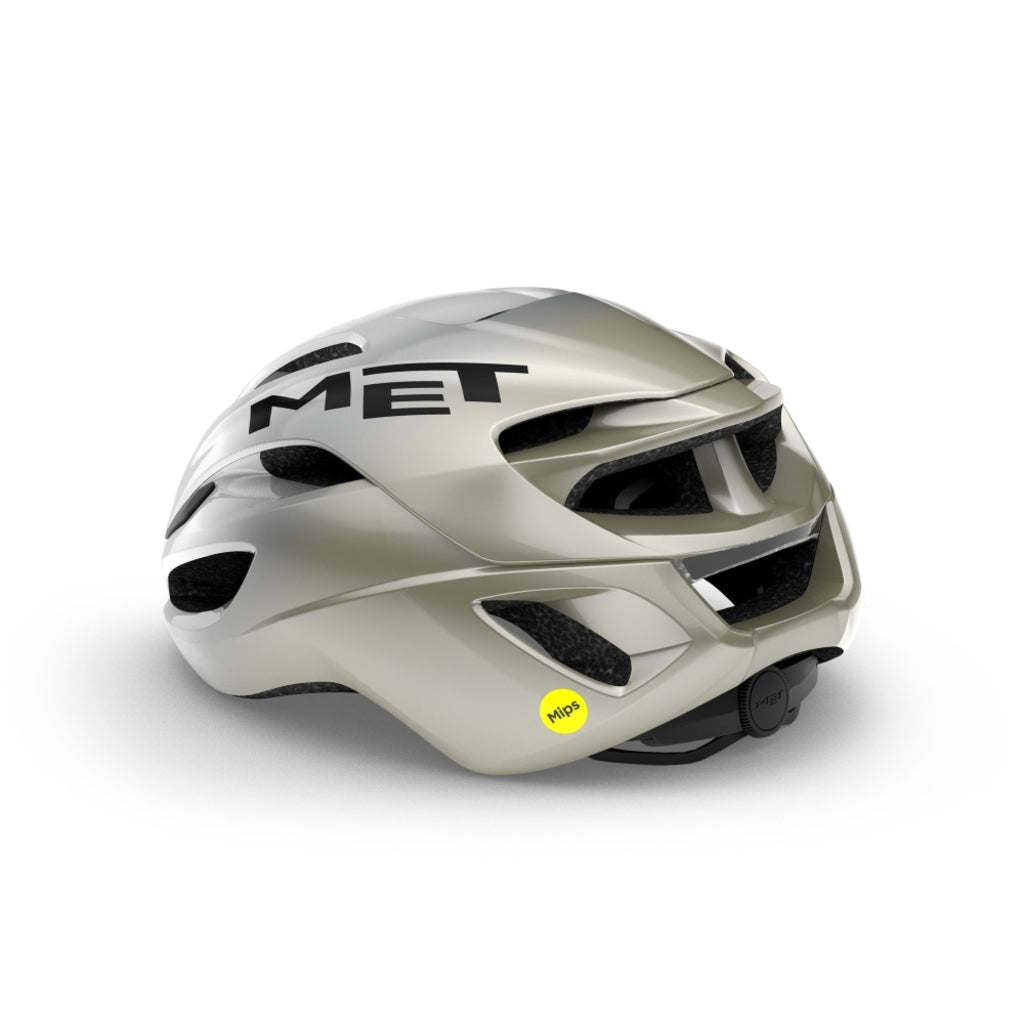 MET Rivale Mips racefietshelm in zwart met aerodynamisch ontwerp en ventilatieopeningen, geschikt voor wielrenners.