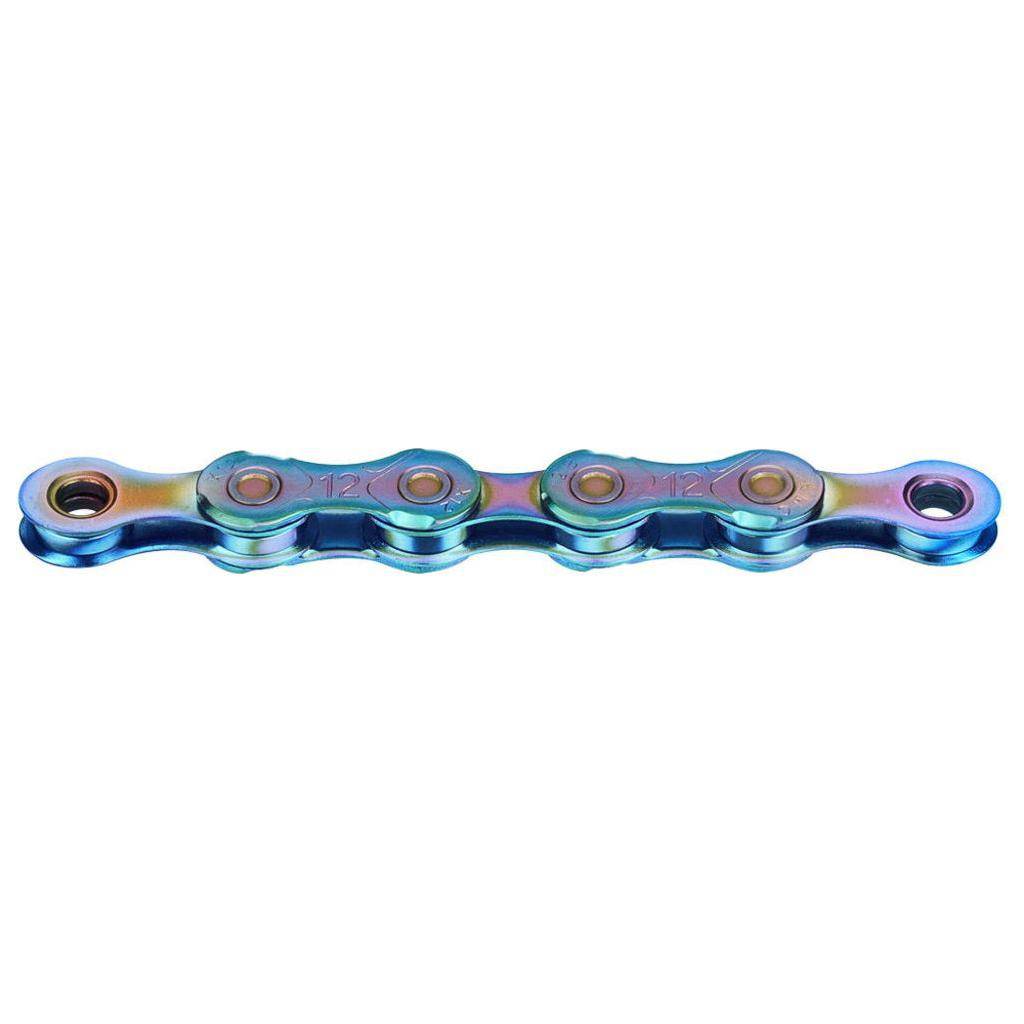 KMC X12 waxed ketting voor 12-speed fietsen, 11/128 inch, 126 schakels, duurzame fietsketting in close-up.