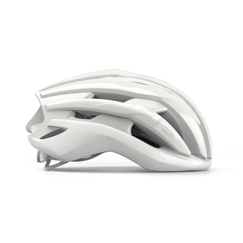 MET Trenta Mips racefietshelm met aerodynamisch ontwerp en ventilatieopeningen, geschikt voor wielrenners op de racefiets.