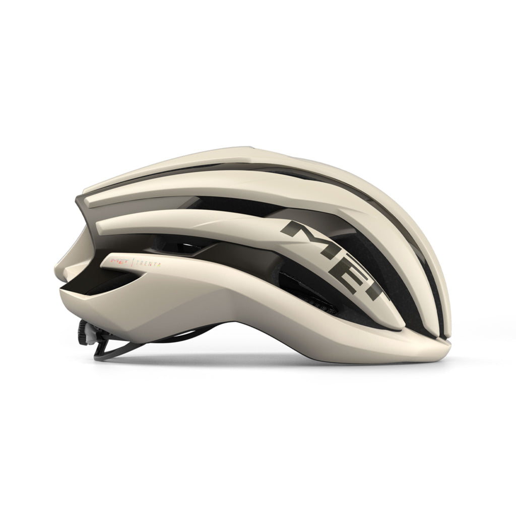 MET Trenta Mips racefietshelm met aerodynamisch ontwerp en ventilatieopeningen, zichtbaar op de afbeelding.