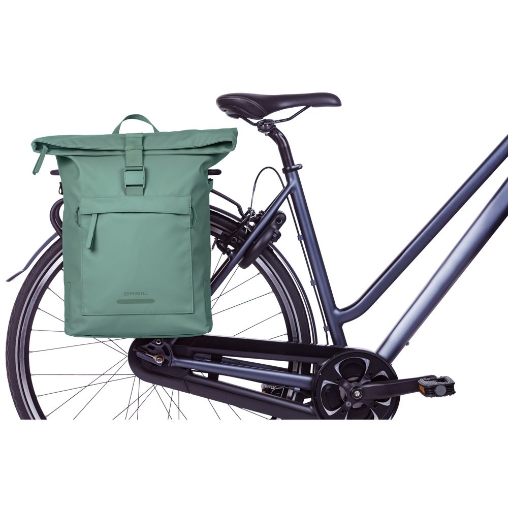 Basil Brooklyn Mik Hooks schoudertas van gerecycled PET, fietstas voor enkel, 17 liter, in zwart met verstelbare schouderriem