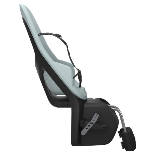 Thule Yepp 2 Maxi framebevestiging voor kinderzitje achter, geschikt voor fiets met Dualbeam-opbergsysteem, zichtbaar op de fiets.