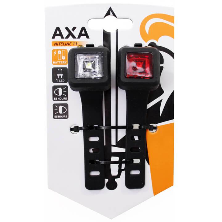 Zwarte Axa Niteline 11 LED verlichtingset voor fiets, inclusief voor- en achterlicht, op een fiets gemonteerd.