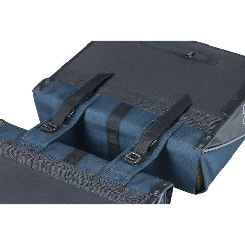 Basil Dubbele Fietstas Forte 35 Liter 41 X 15 X 34 Cm - Marineblauw / Zwart - Le coq wielerartikelen