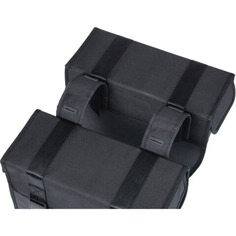 Basil Dubbele Fietstas Tour Waterproof Xl 35 Liter 34 X 14 X 34 Cm - Zwart - Le coq wielerartikelen