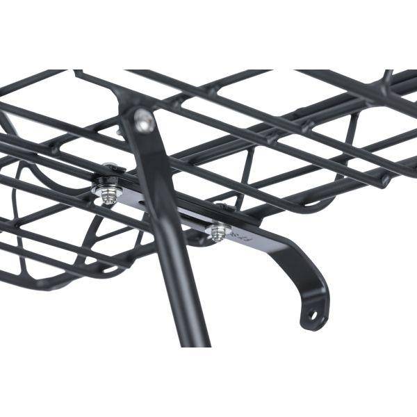 Aluminium Basil Portland fietsmand van 25 liter, vooraan op een fiets, met afmetingen 43x36x22 cm en geschikt voor fietstassen.