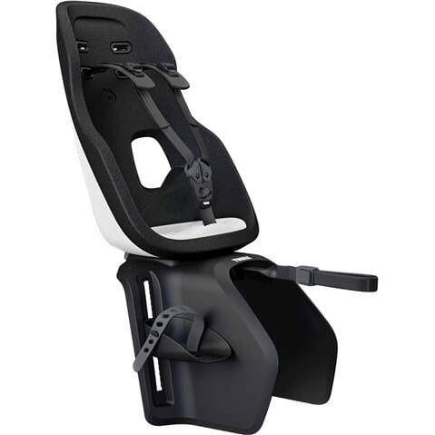 Zwart fietszitje Thule Yepp Nexxt 2 Maxi achter op drager, geschikt voor kinderfiets, comfortabele zit voor kinderen.