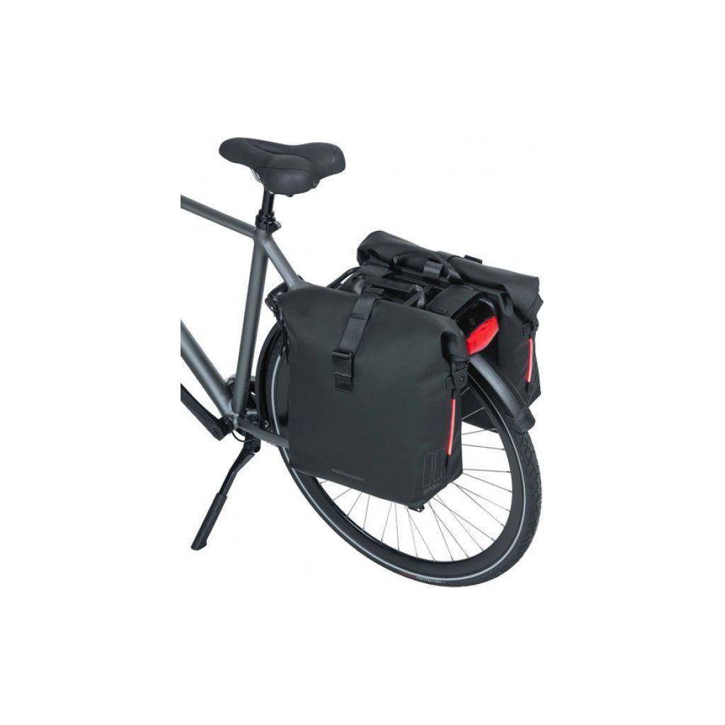 Basil Soho Nordlicht dubbele fietsmand, pastel groen, 41 liter, 31x13x37 cm, geschikt voor fietsgebruik.