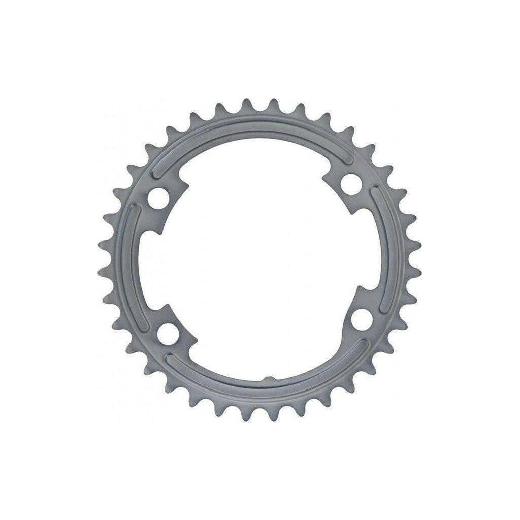 Shimano 105 Fc-R7000 4-gear kettingblad 11 speed, 110 mm, zichtbaar met tanden en montagegaten op een fietsonderdeel